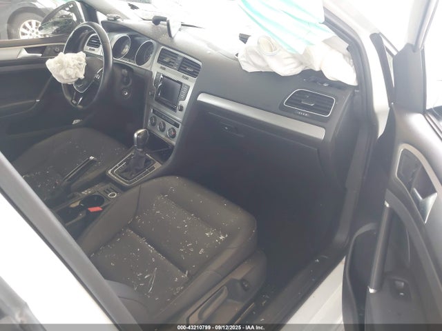 3VW217AUXFM028942 Volkswagen 2015