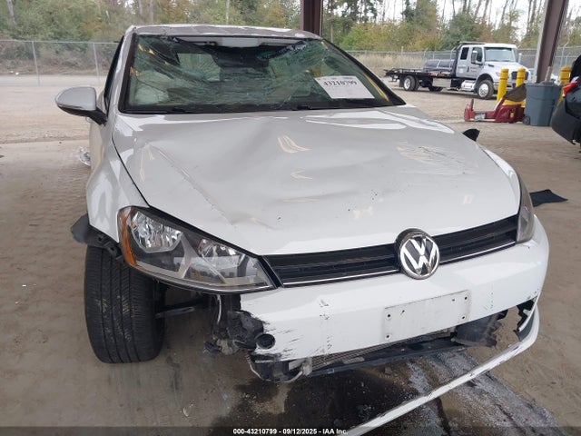 3VW217AUXFM028942 Volkswagen 2015