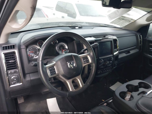 3C6UR5FL5JG261084 RAM 2500