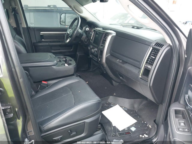 3C6UR5FL5JG261084 RAM 2500
