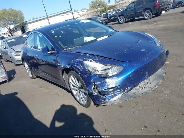2018 TESLA MODEL 3 5YJ3E1EA1JF053010 Photo 0