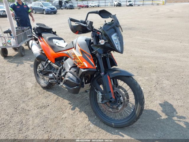 2022 KTM 890 VBKTS6407NM835435
