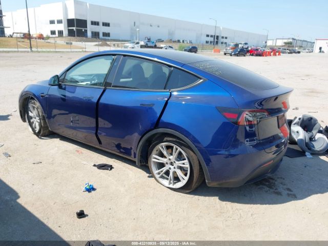 2024 TESLA MODEL Y 7SAYGDEE9RA215613 Photo 2