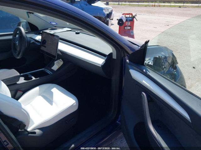 2024 TESLA MODEL Y 7SAYGDEE9RA215613 Photo 4
