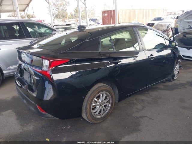 JTDKAMFU6M3143241 Toyota Prius Le