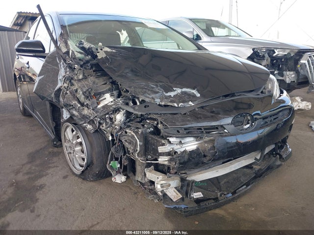 JTDKAMFU6M3143241 Toyota Prius Le