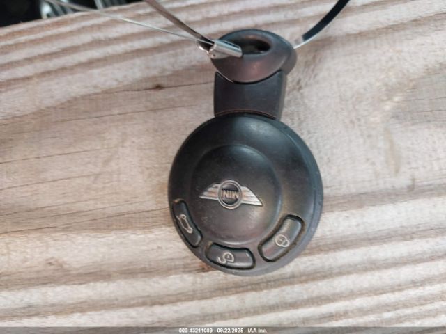 2010 MINI COOPER S WMWMF7C5XATX42841 Photo 10