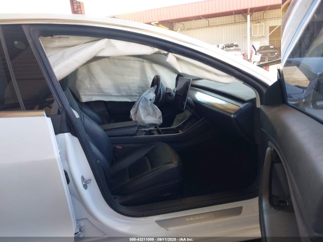 2019 TESLA MODEL 3 5YJ3E1EB3KF199581 Photo 4