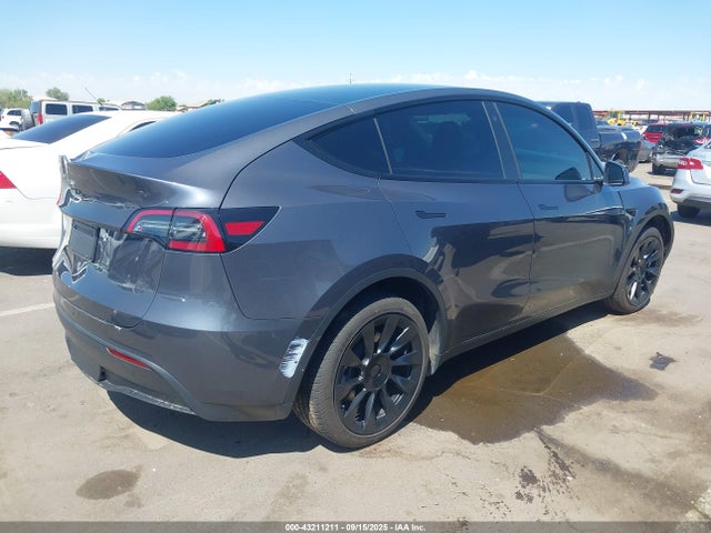 7SAYGDEE6PF606184 Tesla Model Y