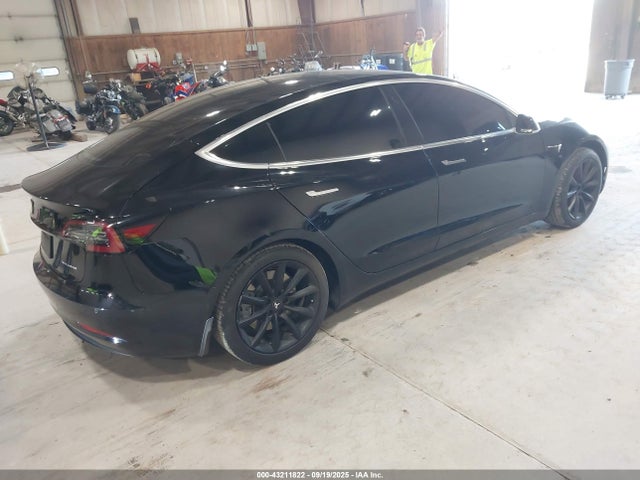 Tesla 2019 2019 5YJ3E1EB3KF210496 Image 4