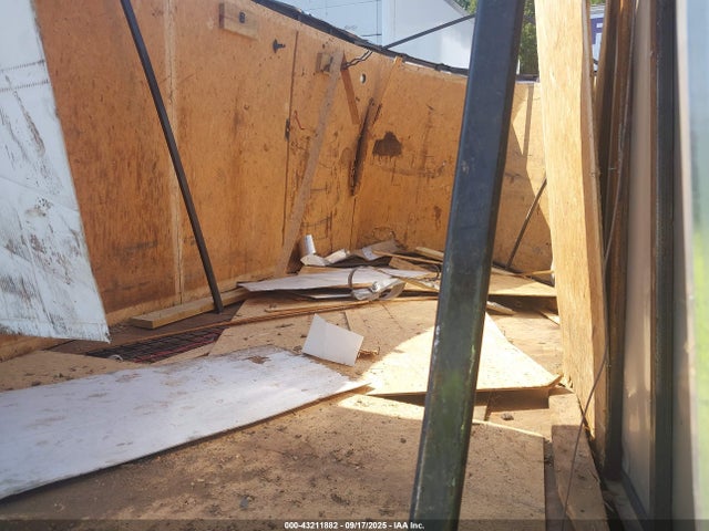 43211882 :رقم المزاد ، 5WKBE1626N1075631 vin ، 2022 Utility Trailer مزاد بيع