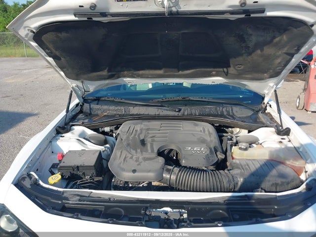 Chrysler 300 2019 2C3CCABGXKH746088 Image 10