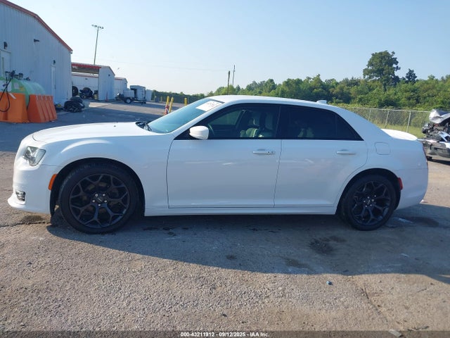 Chrysler 300 2019 2C3CCABGXKH746088 Image 14