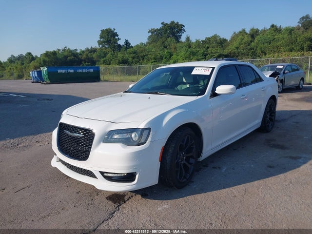 Chrysler 300 2019 2C3CCABGXKH746088 Image 2