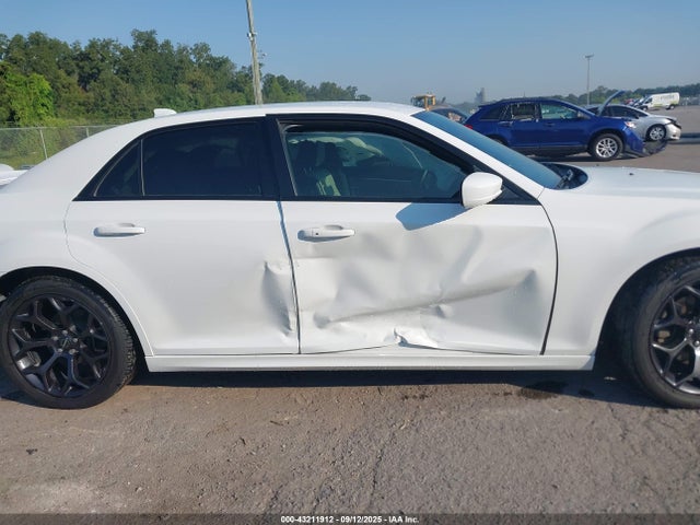 Chrysler 300 2019 2C3CCABGXKH746088 Image 6