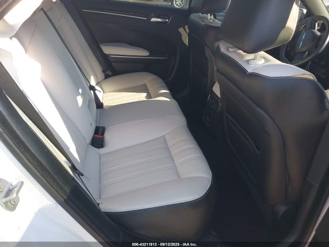 Chrysler 300 2019 2C3CCABGXKH746088 Image 8
