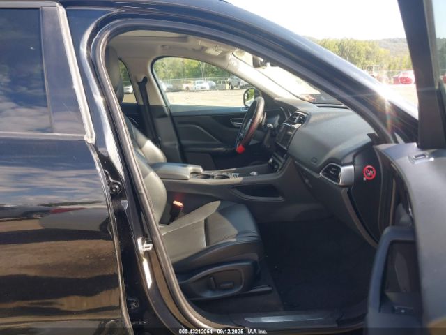 2017 JAGUAR F-PACE SADCJ2BV4HA884775 Photo 4