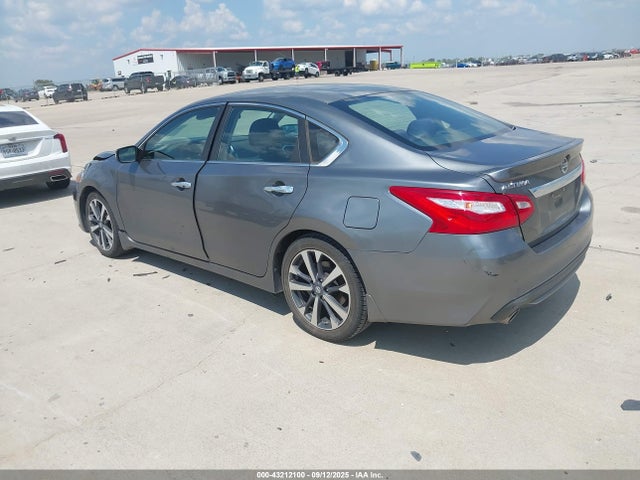 1N4AL3AP8GN380894 Nissan 2016