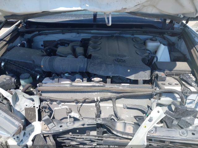 2024 TOYOTA 4RUNNER JTENU5JR1R6252642 Photo 9