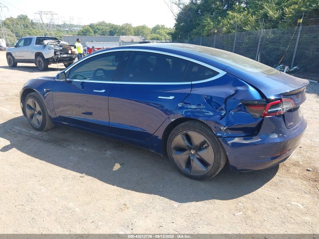 2018 TESLA MODEL 3 5YJ3E1EA4JF031888 Photo 2