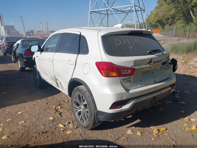 2018 MITSUBISHI OUTLANDER SPORT JA4AP3AU0JZ028374 Photo 2