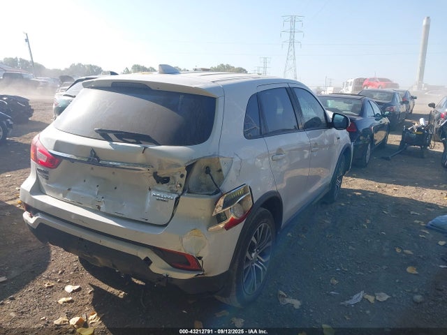2018 MITSUBISHI OUTLANDER SPORT JA4AP3AU0JZ028374 Photo 3