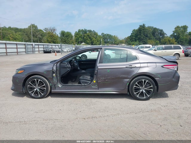 4T1B11HK8JU158688 Toyota CAMRY SE