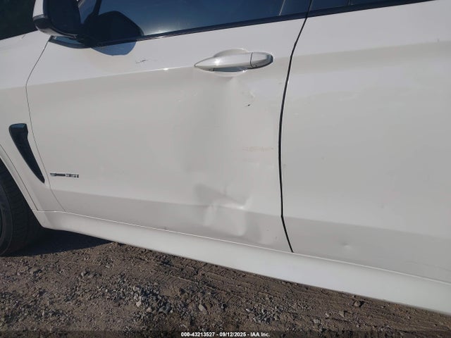 BMW 2014 2014 5UXKR2C56E0C00861 Image 17