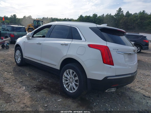 2019 CADILLAC XT5 1GYKNBRS3KZ108874 Photo 2