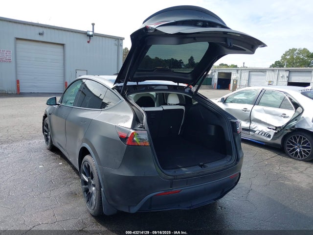 2021 TESLA MODEL Y 5YJYGDEE6MF151538 Photo 2