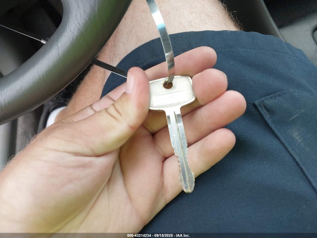 43214234 :رقم المزاد ، 4T1BG22KXVU780731 vin ، 1997 Toyota Camry Le مزاد بيع