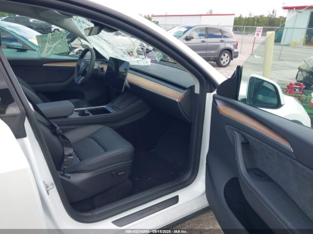 2025 TESLA MODEL Y 7SAYGDED6SA373016 Photo 4