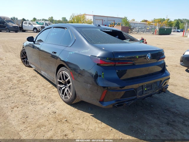 2024 BMW 760 WBA33EJ08RCR08236 Photo 2