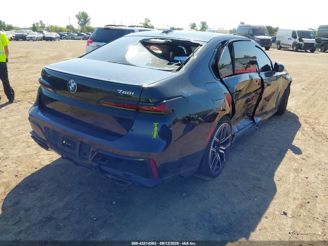 2024 BMW 760 WBA33EJ08RCR08236 Photo 3