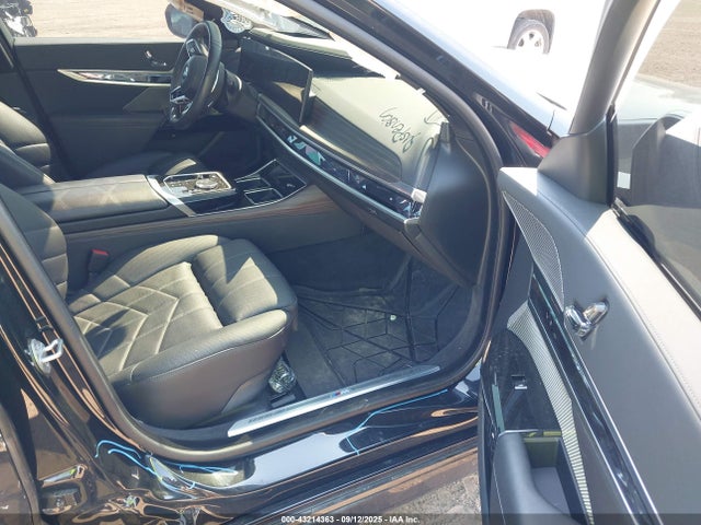 2024 BMW 760 WBA33EJ08RCR08236 Photo 4