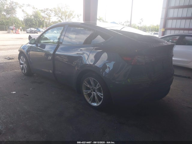 2021 TESLA MODEL Y 5YJYGDEEXMF301828 Photo 2