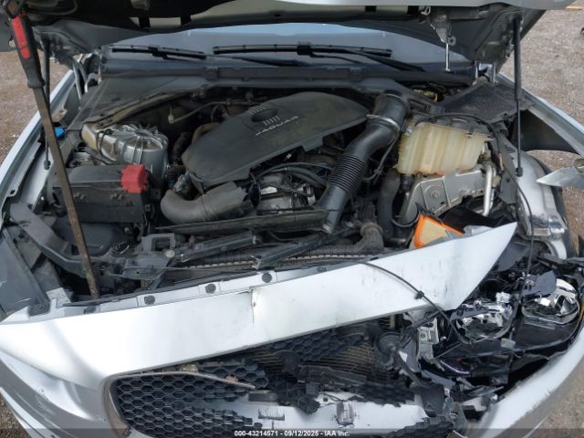 2017 JAGUAR XE SAJAR4BG4HA959940 Photo 9