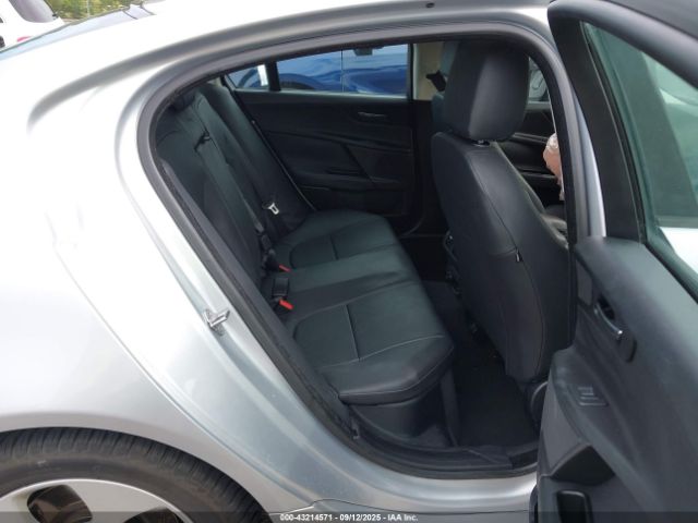 2017 JAGUAR XE SAJAR4BG4HA959940 Photo 7