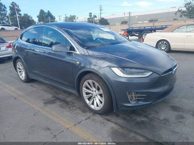 2017 TESLA MODEL X 5YJXCAE22HF076094 Photo 0