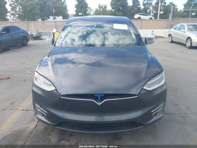5YJXCAE22HF076094 Tesla 2017