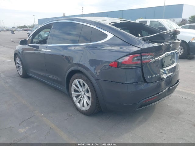 2017 TESLA MODEL X 5YJXCAE22HF076094 Photo 2