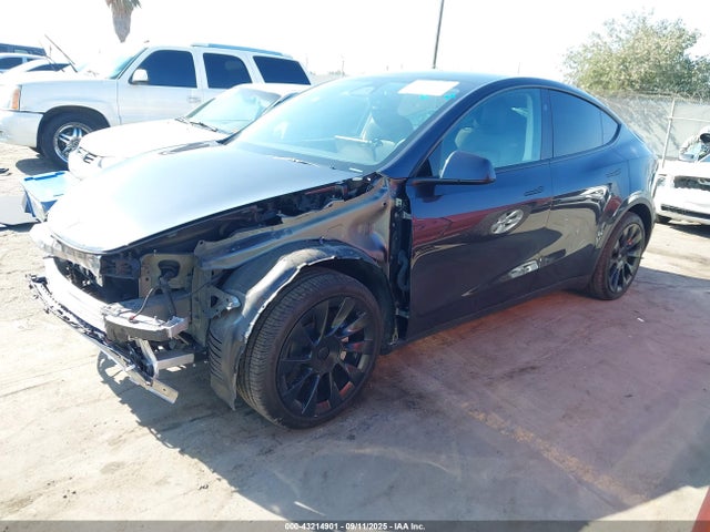 2024 TESLA MODEL Y 7SAYGDEE4RA234652 Photo 1
