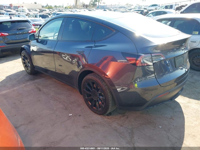 2024 TESLA MODEL Y 7SAYGDEE4RA234652 Photo 2