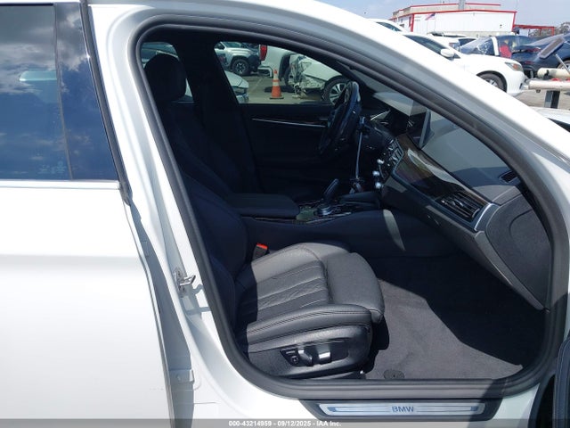 WBA53BH01MWX05211 BMW 530I