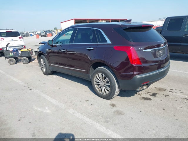 2017 CADILLAC XT5 1GYKNBRS1HZ316955 Photo 2