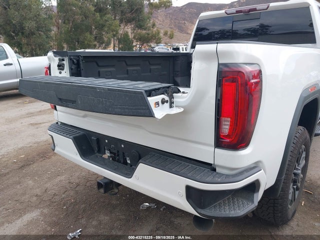 43215225 :رقم المزاد ، 1GT49REY5NF123808 vin ، 2022 Gmc Sierra 2500hd 4wd  Standard Bed Denali مزاد بيع