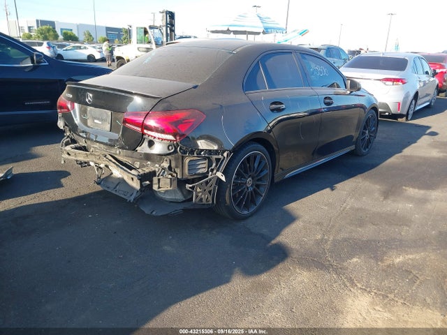 W1K3G4EB6NJ372539 Mercedes-Benz m260