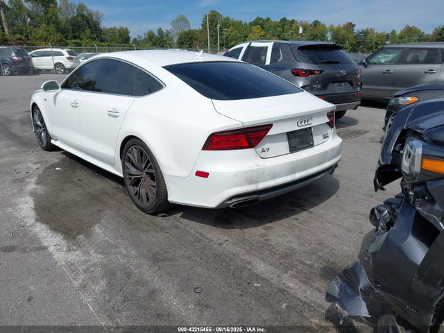 2016 AUDI A7 WAUWGAFC0GN012480 Photo 2