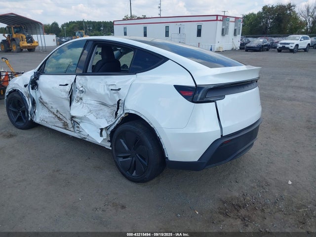 2026 TESLA MODEL Y 7SAYGDEE9TA411509 Photo 2