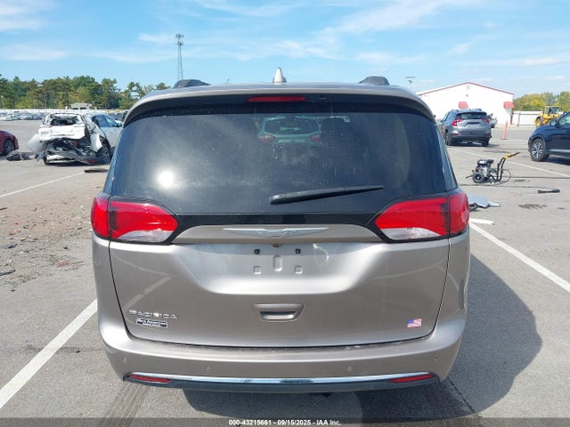 Chrysler Pacifica 2017 2C4RC1BG6HR577390 Image 16